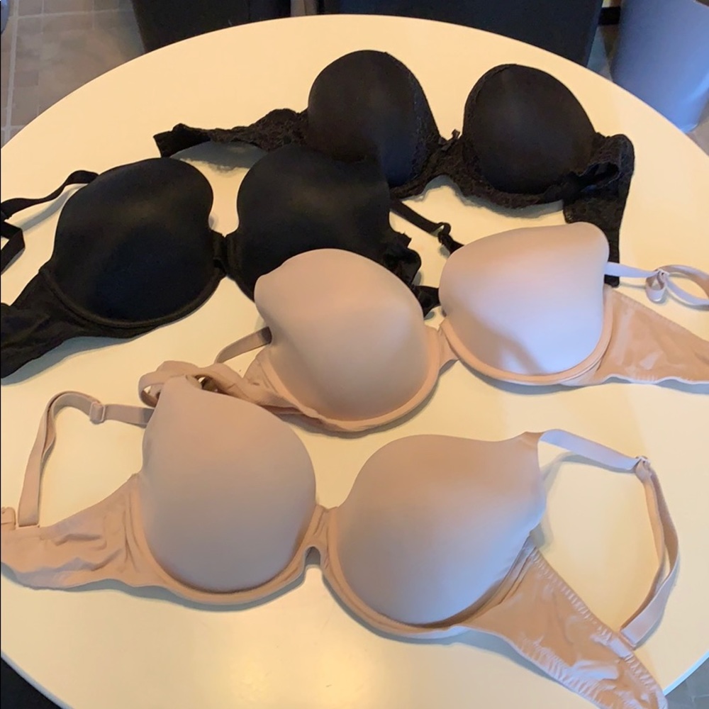 4 Victoria’s secret Bras (3 34DD 1 32DD)
